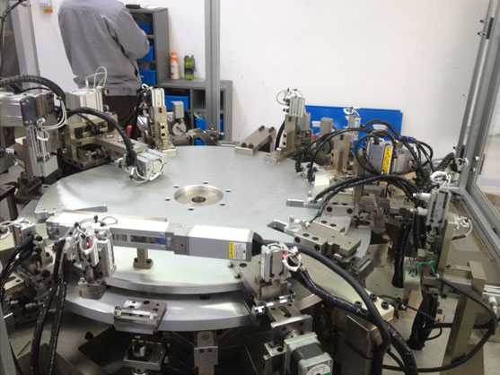 轉(zhuǎn)盤(pán)式組裝機(jī)